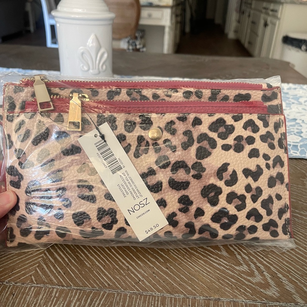 Chico’s wristlet leopard nwt